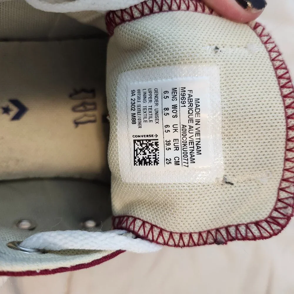 Converse - Picture 1 of 3